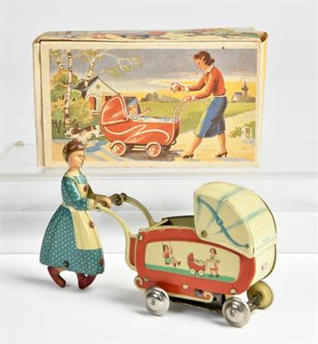 Voith, Dame mit Kinderwagen